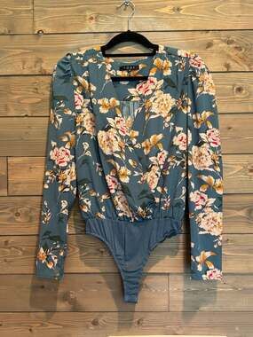 FORE Floral Surplice Long Sleeve Puffed Shoulder Bodysuit Size M